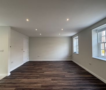 The Crescent, Taunton - Photo 1