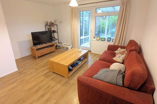 Goldsworth Park, Woking, Surrey, GU21 - Photo 1