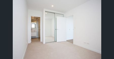Good size two bedroom apartment in Box Hill Centre - Photo 2