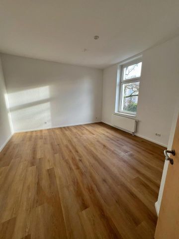 Zentrale, helle 4-Zi-Whg mit Balkon - Erstbezug nach Sanierung! - Photo 2