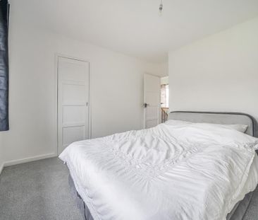 4 bedroom semi-detached house to rent - Photo 6