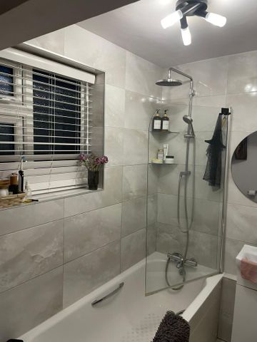 1 bedroom in a flat share to rent - Photo 5