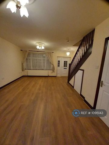 2 bedroom end of terrace house to rent - Photo 5