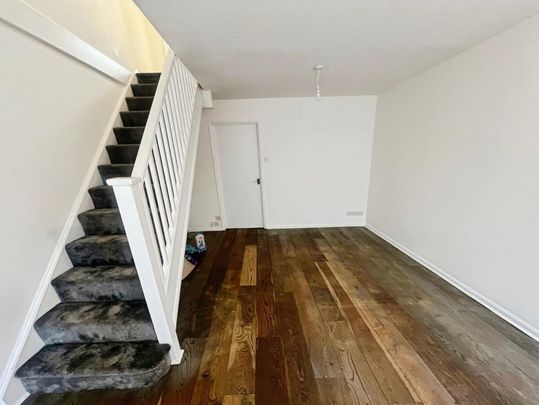 2 bedroom end of terrace house to rent - Photo 1