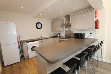 4 bedroom flat to rent - Photo 5