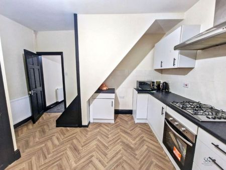 2 bedroom terraced house to rent - Photo 2