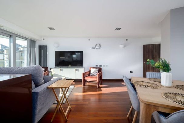 Flat 43 Orbis Wharf, Bridges Court Road, London SW11 3GW, UK, London - Photo 1