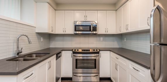 Parklea Apartments - Photo 2