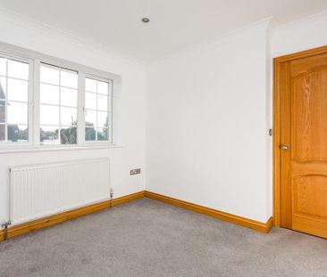 4 bedroom detached house to rent - Photo 3