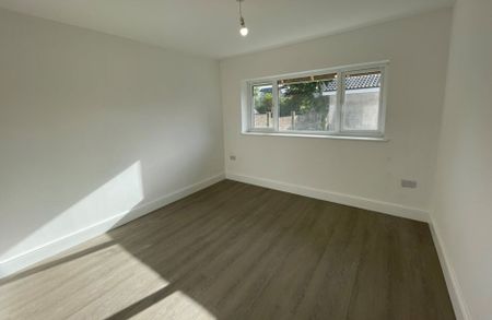 Elizabeth Close, Swansea, SA6 - Photo 5