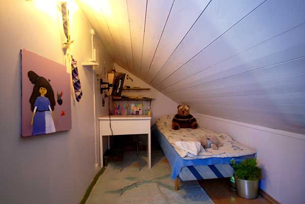 Fellingsbro: Fyrarummare i två plan med trädgård - Photo 1