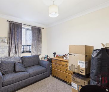 3 bedroom end of terrace house to rent - Photo 2