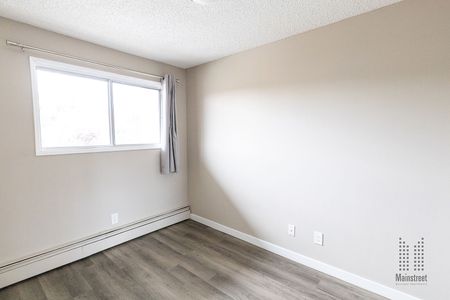 1913 11 Avenue SW, Calgary - Photo 3