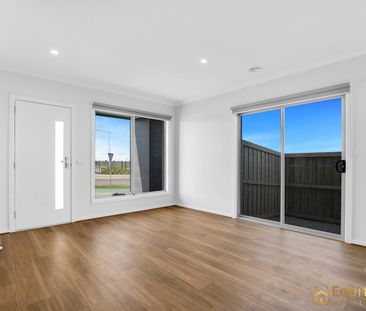 Huge Double Storey 5 Bedrooms Family House In Mambourin for Lease - Photo 2