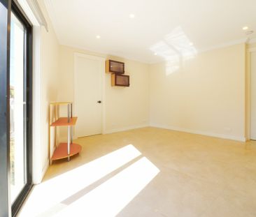 Modern Residence moments to waters edge - Photo 1