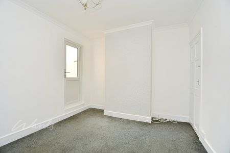 3 bedroom end of terrace house to rent - Photo 5