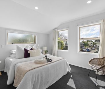 Welcome to 2/52 Cook Street! - Photo 2