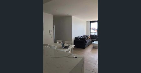 Furnished 2 Bed Stylish Modern Apartment - Photo 3