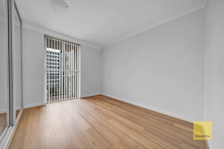 Stunning River & City Views in a Secure South Perth Location - Photo 2