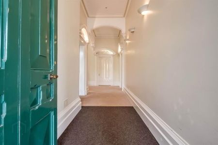3 Moat Apartment, 8 Motelands Old Holywood Road, East Belfast, Belfast, BT4 2JH - Photo 2