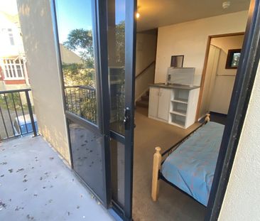 Boarding house room - Photo 1