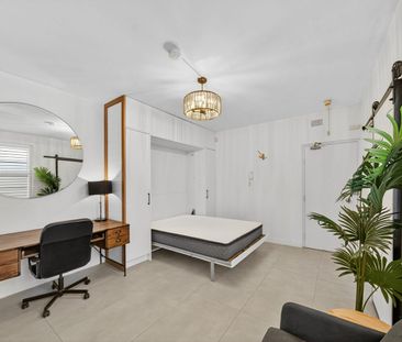 Renovated studio in the iconic "New Yorker" - Photo 5