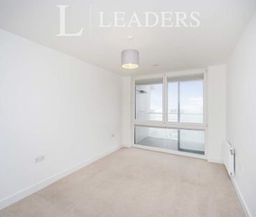 3 bedroom flat to rent - Photo 3