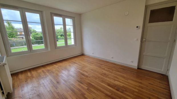 Dans un petit immeuble tranquille : trois pièces - Photo 1