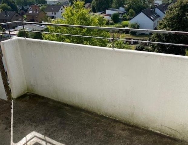 Familienfreundliche Etagenwohnung mit 3 ZKB und Balkon in Bielefeld Jöllenbeck - Photo 1