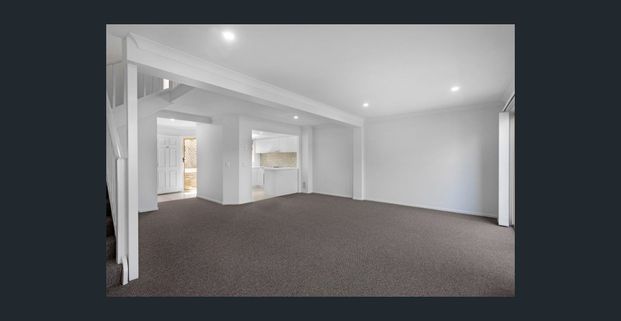 3 BEDROOM TOWNHOUSE, LOCATED IN THE ARUNDEL LINKS GATED COMPLEX!! - Photo 1