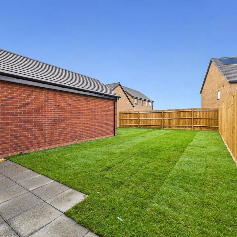 4 bedroom semi-detached house to rent - Photo 1