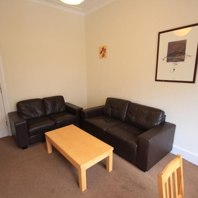 3 bedroom flat to rent - Photo 1