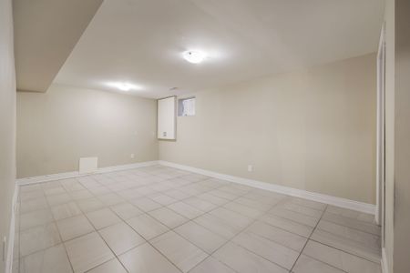 For Lease - 21 Cleethorpes Boulevard, Toronto, Ontario - Photo 5