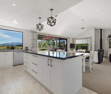 Stunning home in Jack's Point - Photo 4
