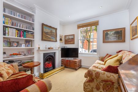 2 Bed Terraced House, Tyneham Rd, SW11 - Photo 2