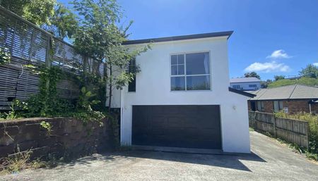 Beautiful Three-Level Family Home in a Conveni... - Photo 5