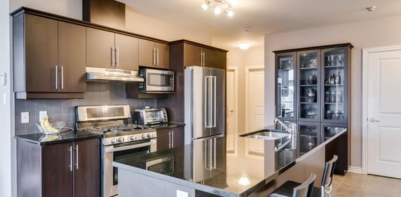 Superbe condo! 2 CAC, 1.5 SDB, 2 stationnements - Photo 2