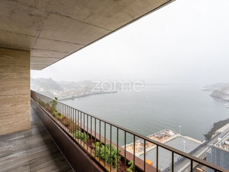 4 room luxury Flat for rent in Porto, Distrito do Porto - Photo 2