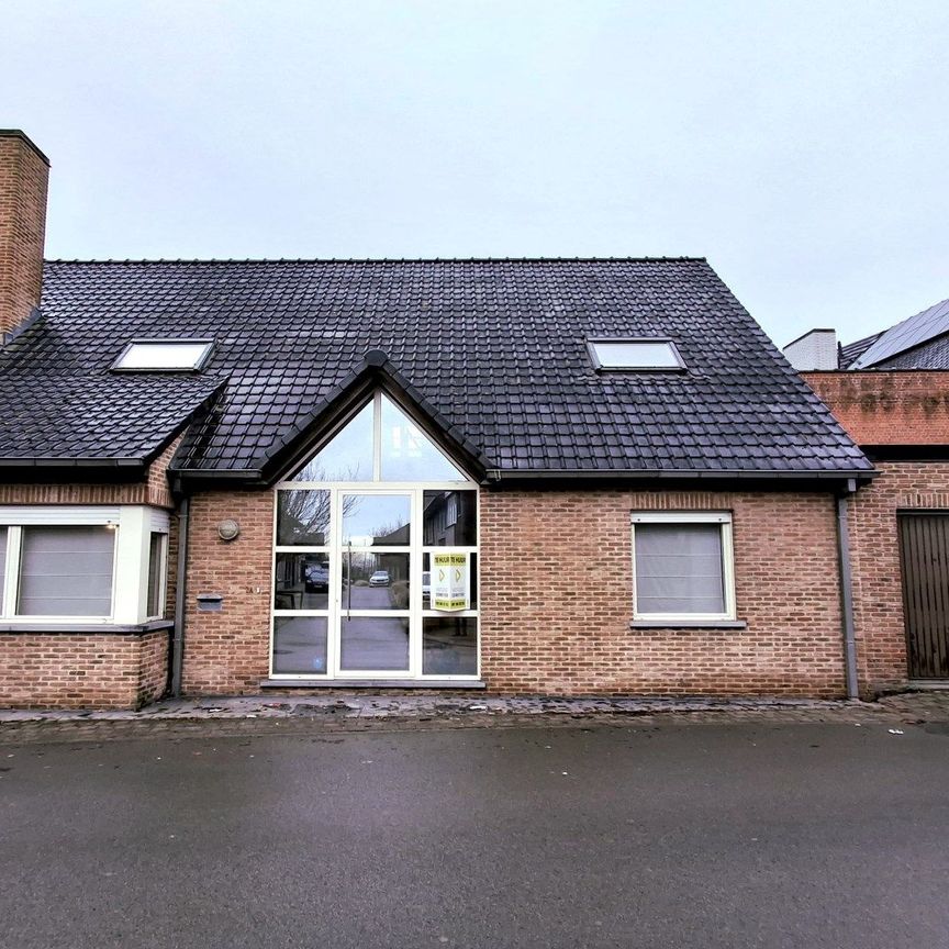 INSTAPKLARE WONING IN HET CENTRUM VAN AARSELE MET GARAGE! - Photo 1