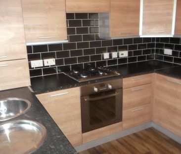 2 bed Semi-Detached - To Let - Photo 2