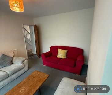 4 bedroom semi-detached house to rent - Photo 1