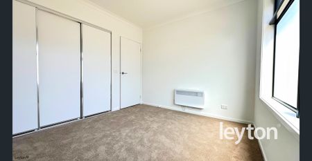 Stunning Modern Townhouse - Photo 2