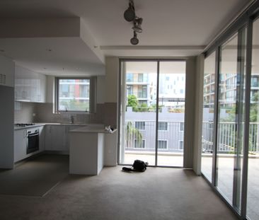 Spacious 3-Bedroom Apartment in Prime Hurstville Location - Photo 6