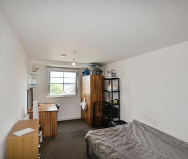 1 bedroom in a flat share to rent - Photo 5