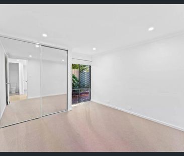 Stylish, Low-Maintenance Villa in Prime Como Location - Photo 5