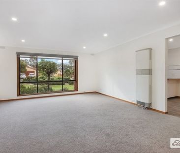 Freshly updated home - Photo 4