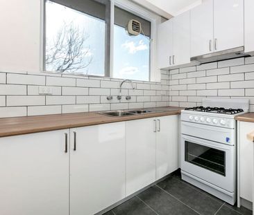 Serene and Secure Top Floor Apartment. - Photo 1