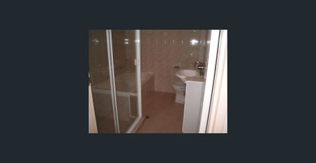 Apartment on the top floor with distant views! - Photo 4