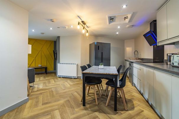 5 bedroom flat to rent - Photo 1