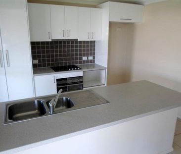 UNIQUE AND IMMACULATE FAMILY HOME - Photo 4